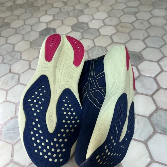 ASICS GEL-NIMBUS 25 Women's Sneakers
Size 7.5 - Picture 8 of 12